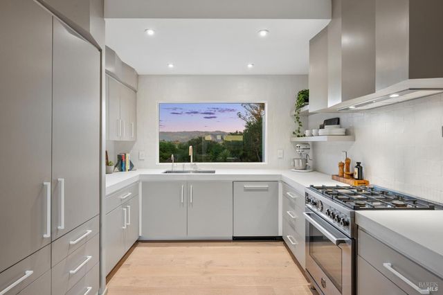 1236 N Fitch Mountain Rd, Healdsburg, CA 95448