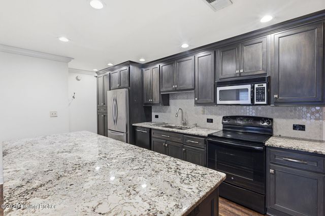 4708 Weybridge Gardens 104, Louisville, KY 40207