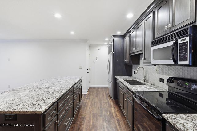 4708 Weybridge Gardens 104, Louisville, KY 40207