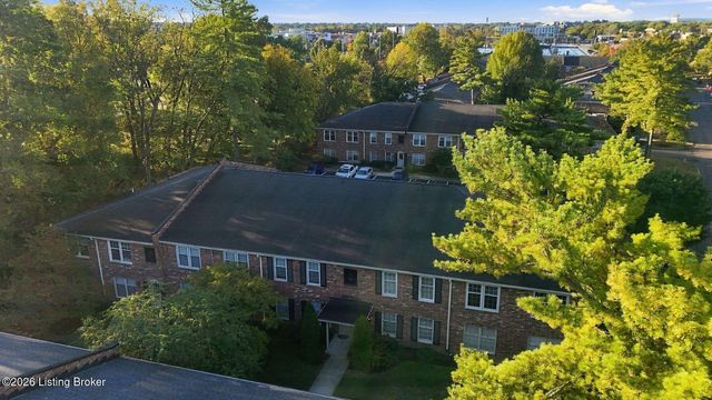 4708 Weybridge Gardens 104, Louisville, KY 40207