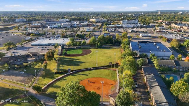 4708 Weybridge Gardens 104, Louisville, KY 40207