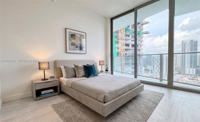 77 SE 5th Street 4002, Miami, FL 33131