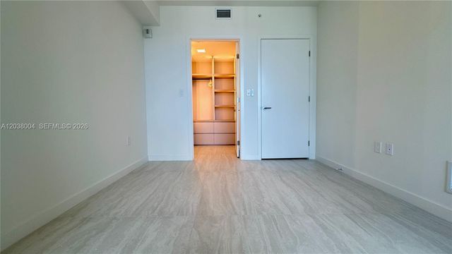 77 SE 5th Street 4002, Miami, FL 33131