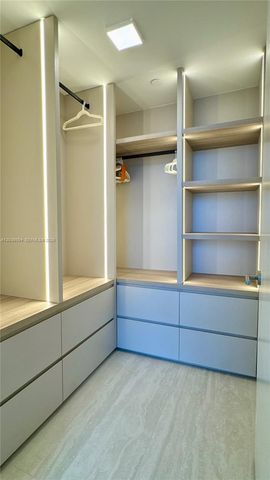 77 SE 5th Street 4002, Miami, FL 33131