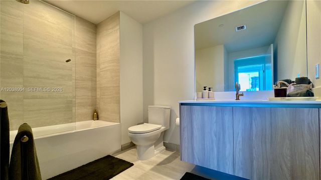 77 SE 5th Street 4002, Miami, FL 33131