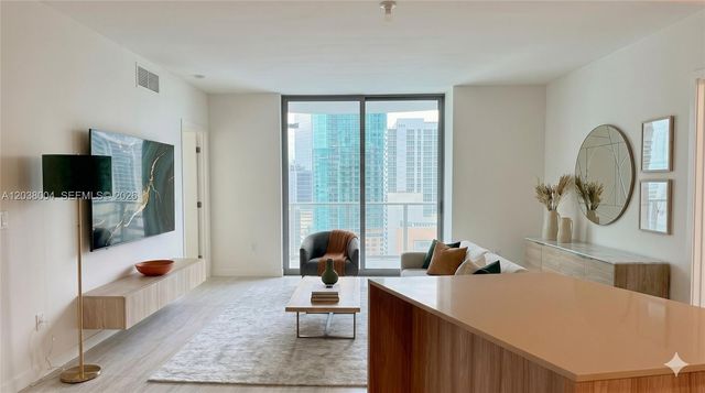 77 SE 5th Street 4002, Miami, FL 33131