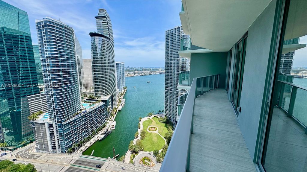 77 SE 5th Street 4002, Miami, FL 33131