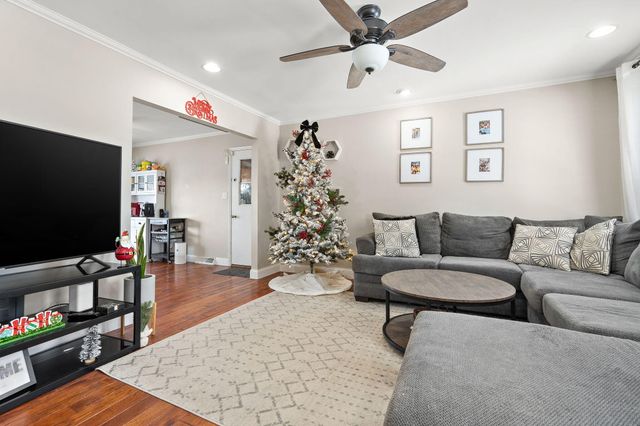 1407 Peachtree Drive, Valparaiso, IN 46383