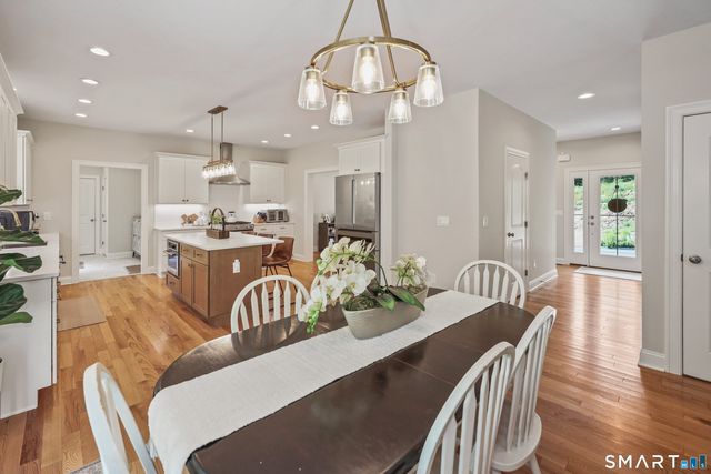 18 Hunting Ridge Road, Middlebury, CT 06762