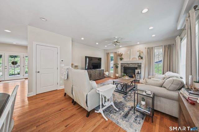 18 Hunting Ridge Road, Middlebury, CT 06762