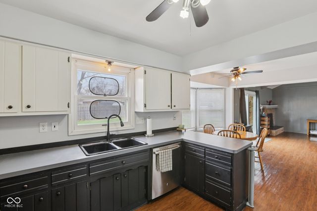 8445 Carthay Circle, Fishers, IN 46038