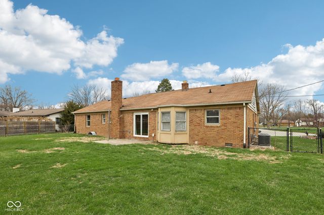 8445 Carthay Circle, Fishers, IN 46038