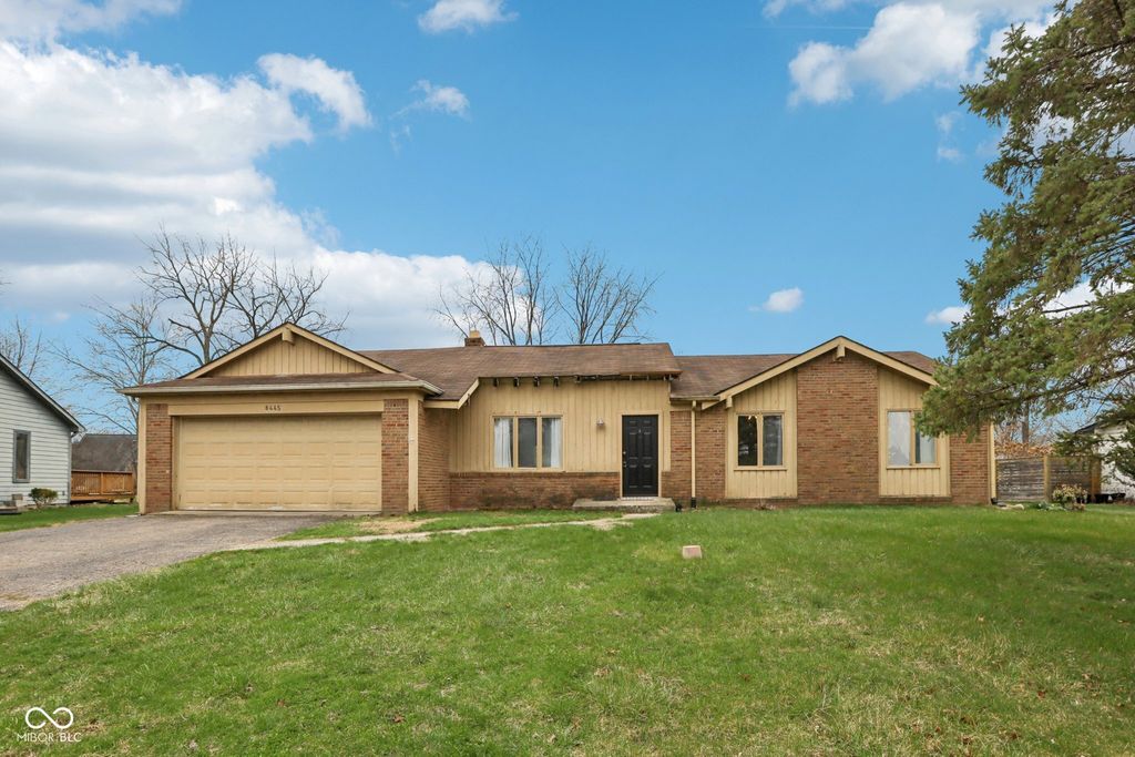 8445 Carthay Circle, Fishers, IN 46038