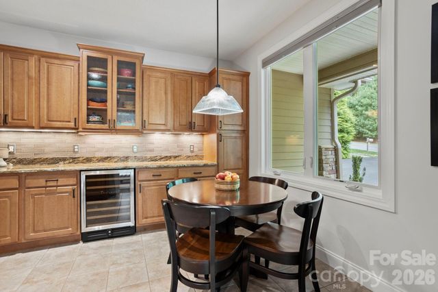 547 Pinnacle Peak Lane, Flat Rock, NC 28731