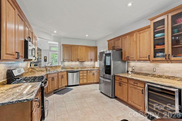 547 Pinnacle Peak Lane, Flat Rock, NC 28731