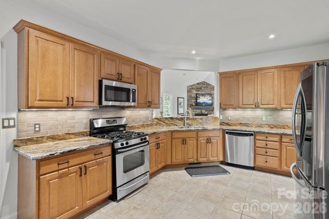 547 Pinnacle Peak Lane, Flat Rock, NC 28731