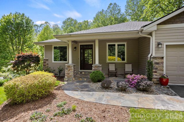 547 Pinnacle Peak Lane, Flat Rock, NC 28731