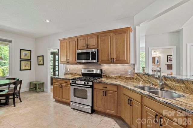 547 Pinnacle Peak Lane, Flat Rock, NC 28731