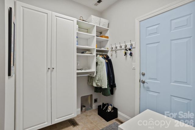 547 Pinnacle Peak Lane, Flat Rock, NC 28731