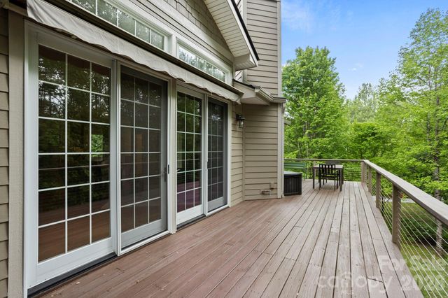 547 Pinnacle Peak Lane, Flat Rock, NC 28731