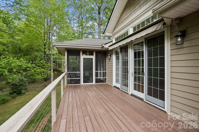 547 Pinnacle Peak Lane, Flat Rock, NC 28731
