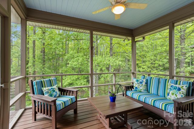 547 Pinnacle Peak Lane, Flat Rock, NC 28731