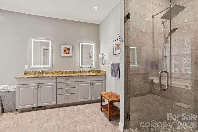 547 Pinnacle Peak Lane, Flat Rock, NC 28731