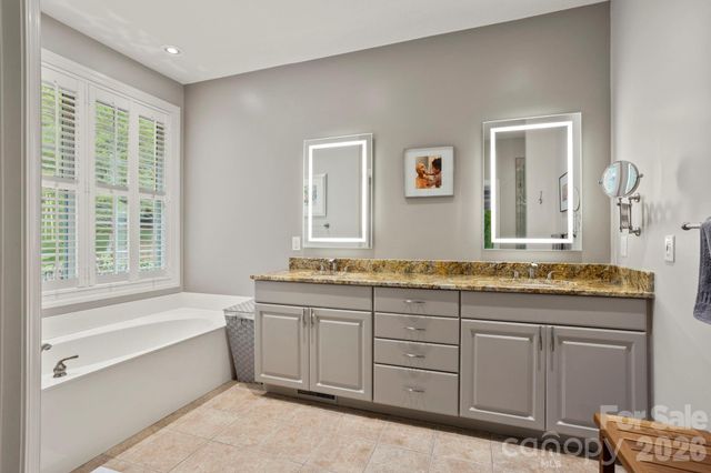 547 Pinnacle Peak Lane, Flat Rock, NC 28731