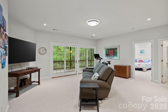 547 Pinnacle Peak Lane, Flat Rock, NC 28731