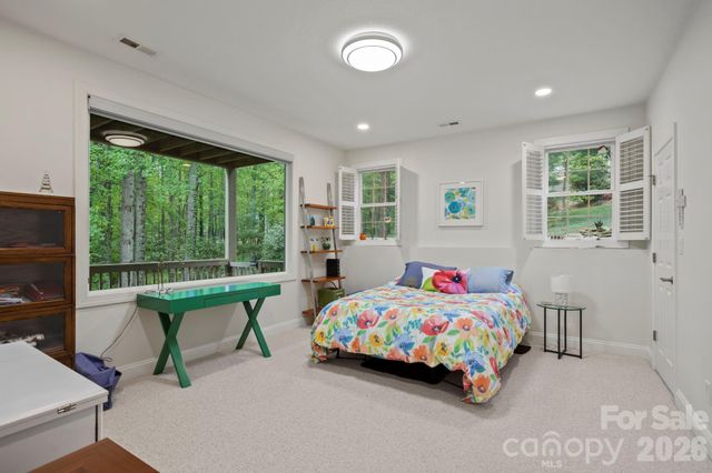 547 Pinnacle Peak Lane, Flat Rock, NC 28731