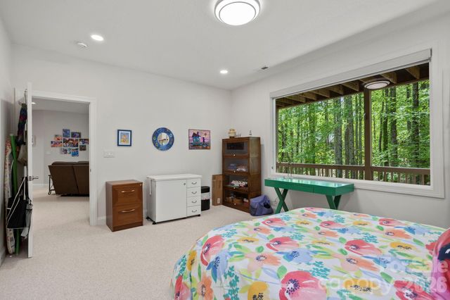 547 Pinnacle Peak Lane, Flat Rock, NC 28731