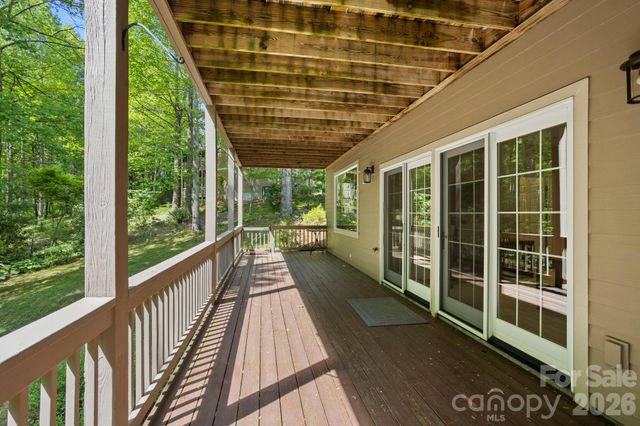547 Pinnacle Peak Lane, Flat Rock, NC 28731