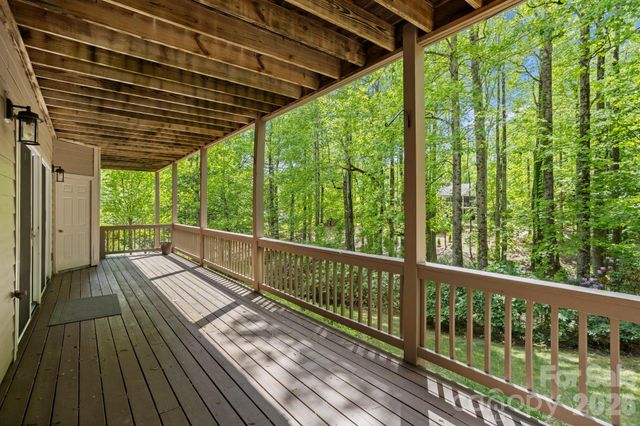547 Pinnacle Peak Lane, Flat Rock, NC 28731