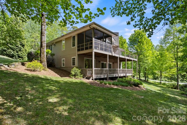 547 Pinnacle Peak Lane, Flat Rock, NC 28731