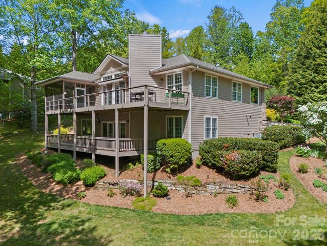 547 Pinnacle Peak Lane, Flat Rock, NC 28731