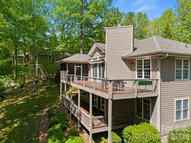 547 Pinnacle Peak Lane, Flat Rock, NC 28731