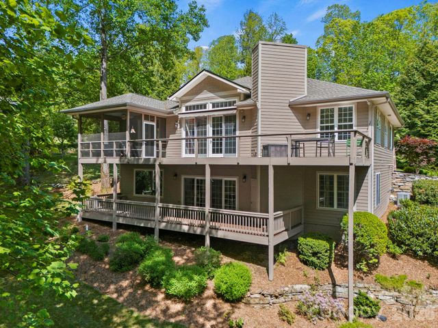 547 Pinnacle Peak Lane, Flat Rock, NC 28731