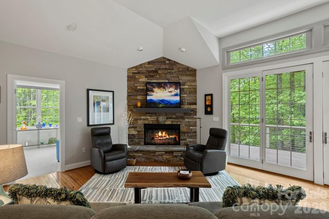547 Pinnacle Peak Lane, Flat Rock, NC 28731