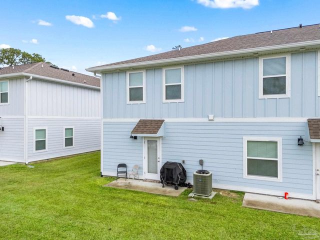 8913 Brigade Trl, Pensacola, FL 32534