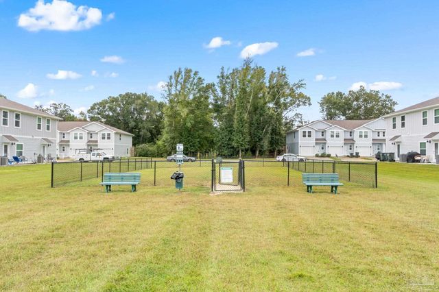 8913 Brigade Trl, Pensacola, FL 32534