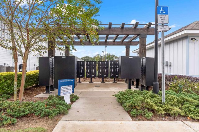 8913 Brigade Trl, Pensacola, FL 32534