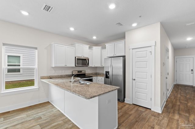 8913 Brigade Trl, Pensacola, FL 32534