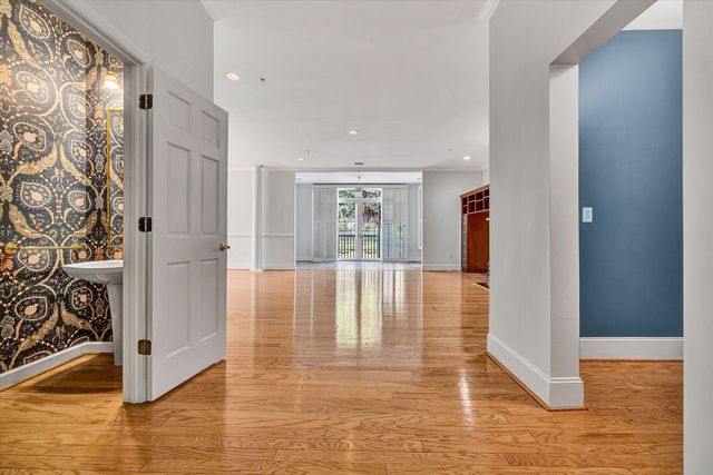 225 23rd St SW Apt 205, Roanoke, VA 24014