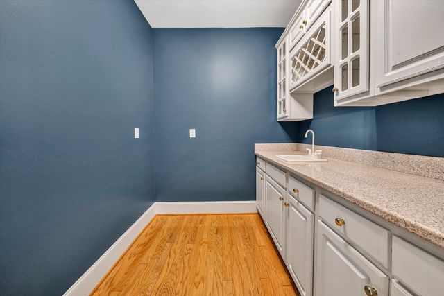 225 23rd St SW Apt 205, Roanoke, VA 24014