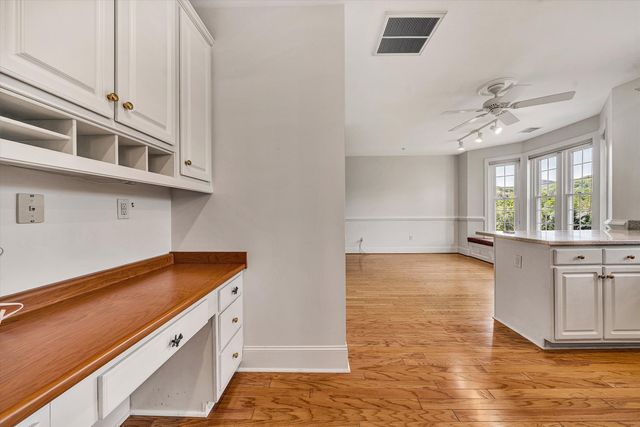 225 23rd St SW Apt 205, Roanoke, VA 24014