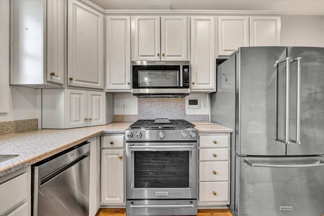 225 23rd St SW Apt 205, Roanoke, VA 24014