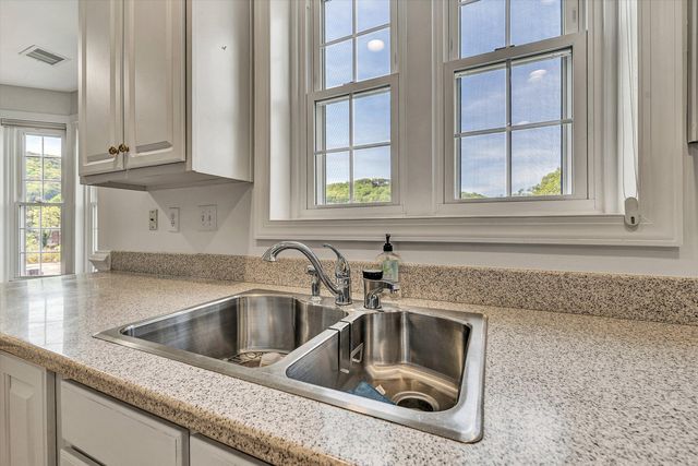 225 23rd St SW Apt 205, Roanoke, VA 24014