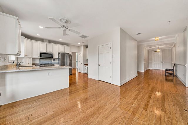 225 23rd St SW Apt 205, Roanoke, VA 24014