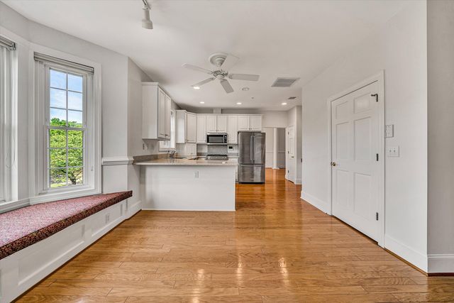 225 23rd St SW Apt 205, Roanoke, VA 24014