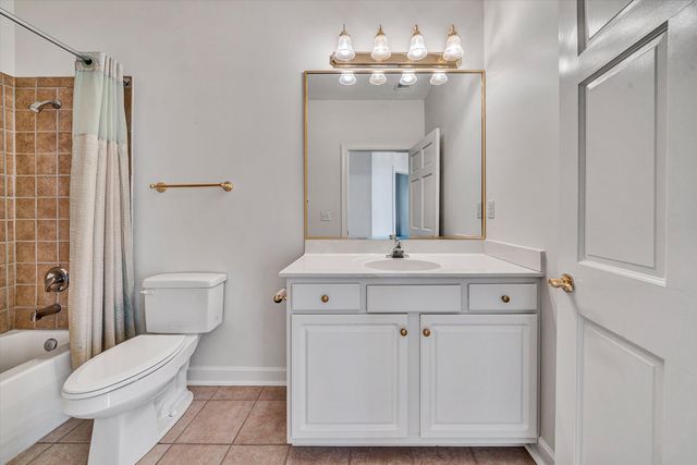 225 23rd St SW Apt 205, Roanoke, VA 24014